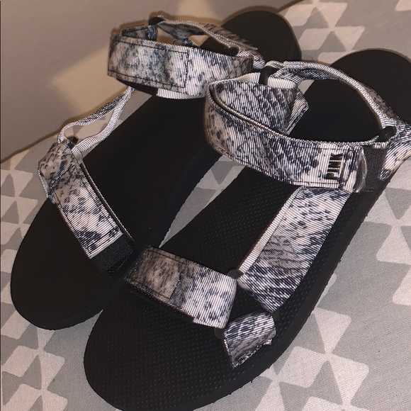 Sandals - Picture 2 of 3